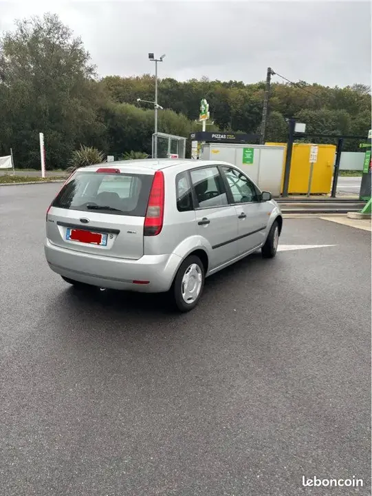 Ford Fiesta 2005 photo 2
