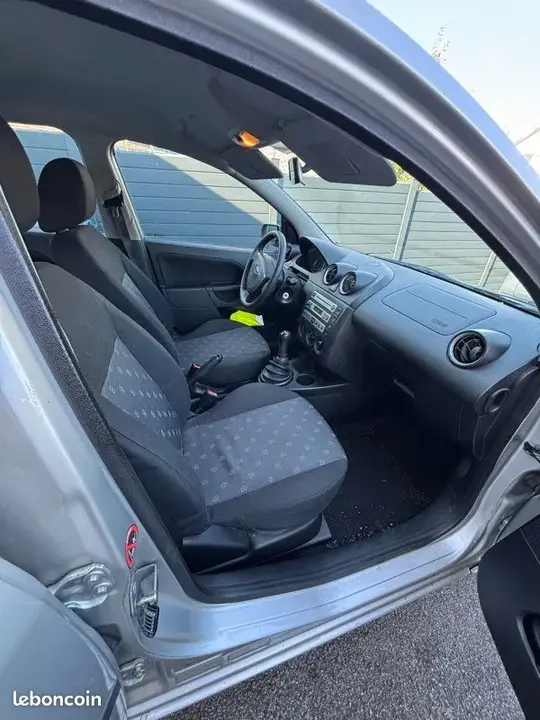 Ford Fiesta 2005 photo 3