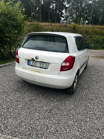 Skoda Fabia 2011 photo 2