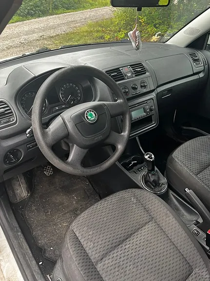 Skoda Fabia 2011 photo 5