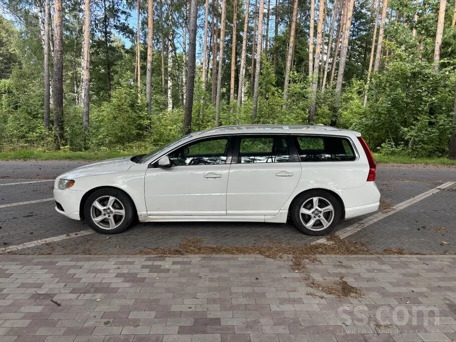 Volvo V70 2011 photo 2