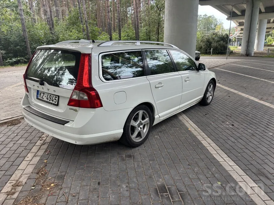Volvo V70 2011 photo 5
