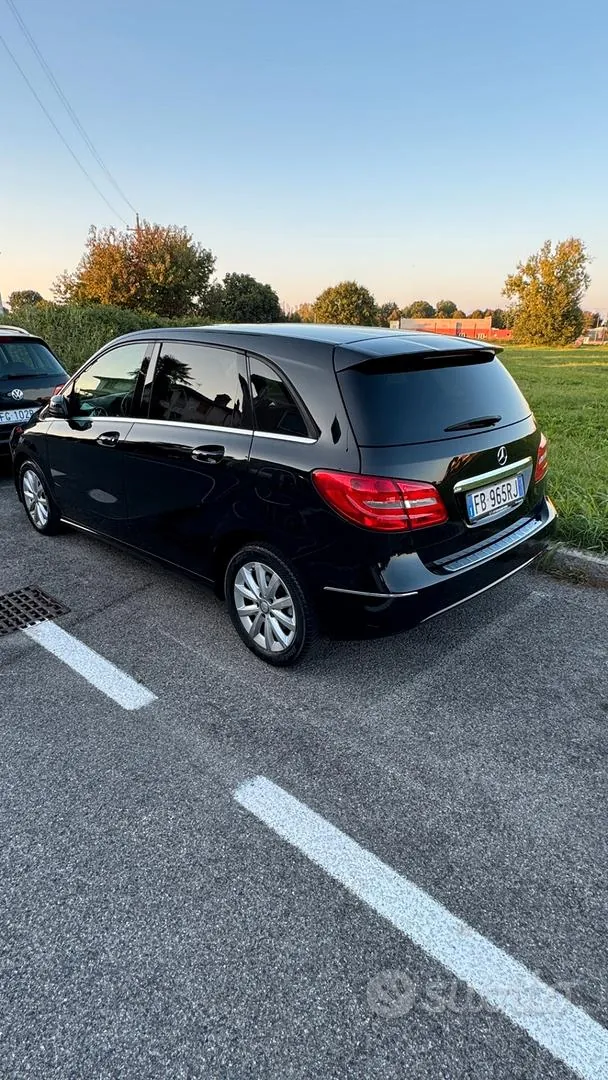 Mercedes-Benz B 180 Premium 2013 photo 3