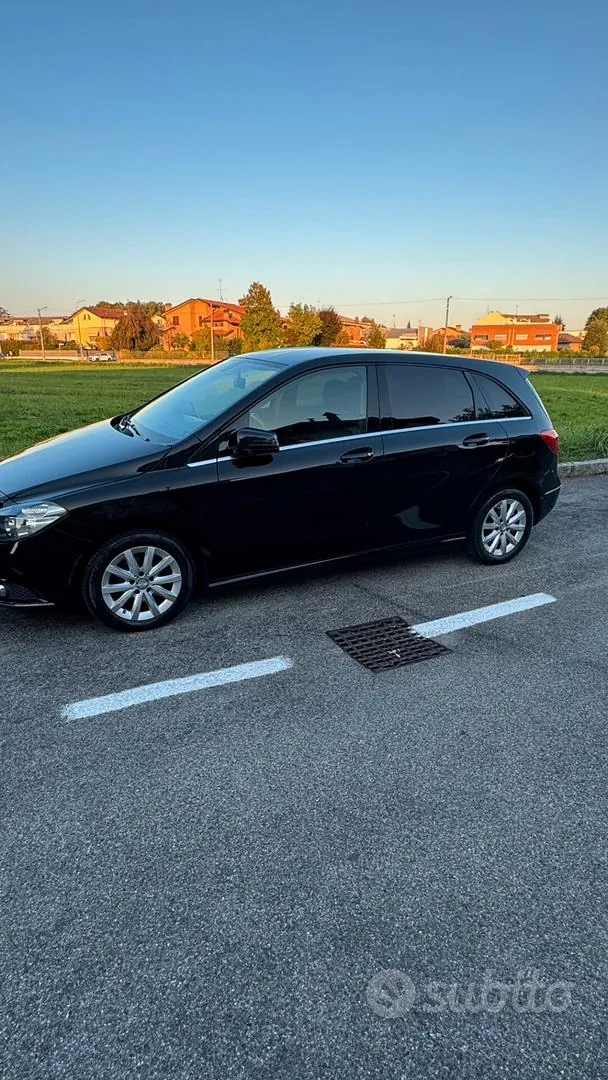 Mercedes-Benz B 180 Premium 2013 photo 2
