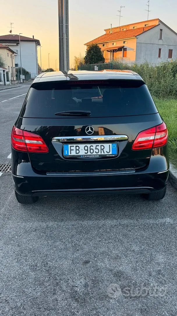 Mercedes-Benz B 180 Premium 2013 photo 4
