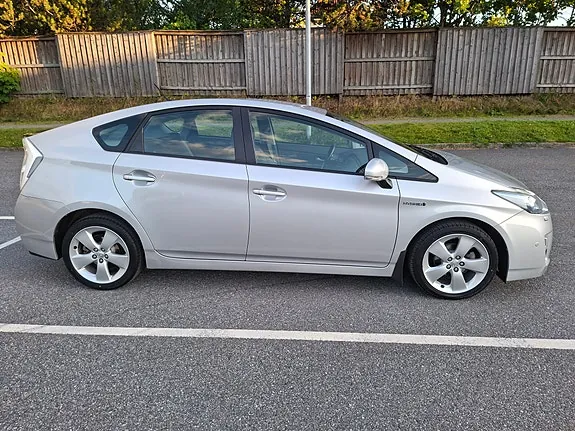 Toyota Prius 2011 photo 2