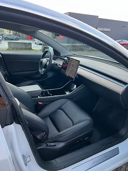 Tesla Model 3 2020 photo 4