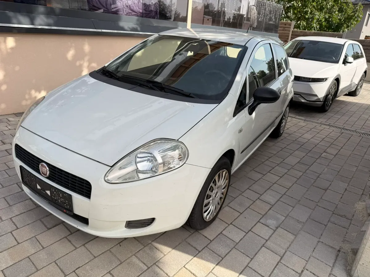 Fiat Punto 2011 photo 2