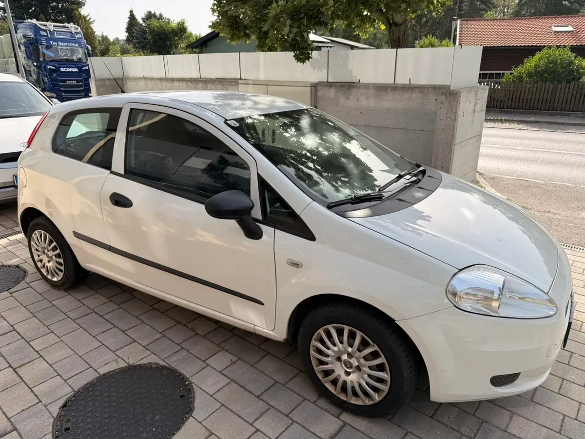 Fiat Punto 2011 photo 3
