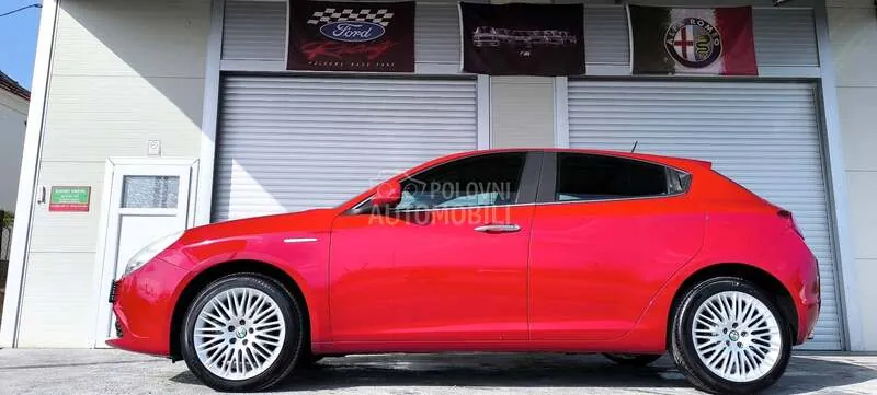 Alfa Romeo Giulietta 2013 photo 5