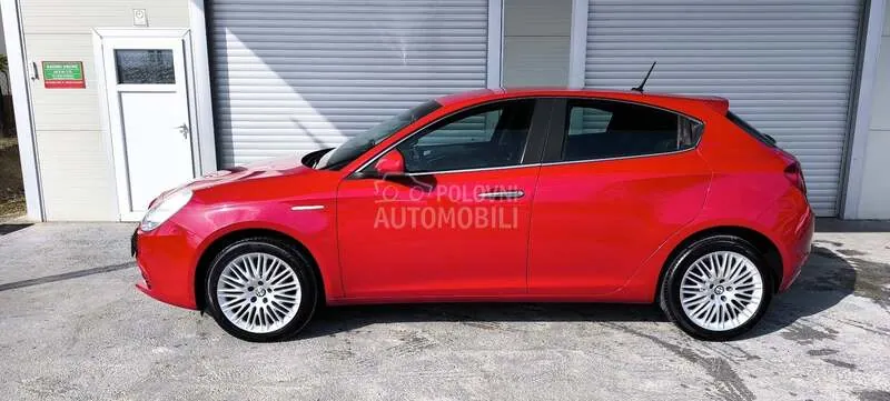 Alfa Romeo Giulietta 2013 photo 4