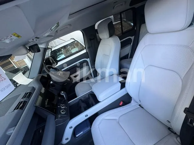 Land Rover Defender 2026 photo 2