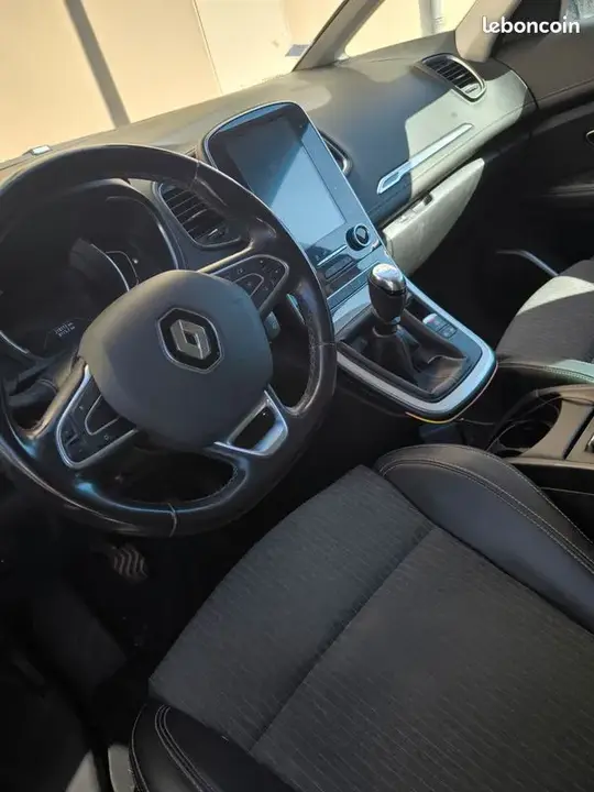 Renault Grand Scenic 2020 photo 3