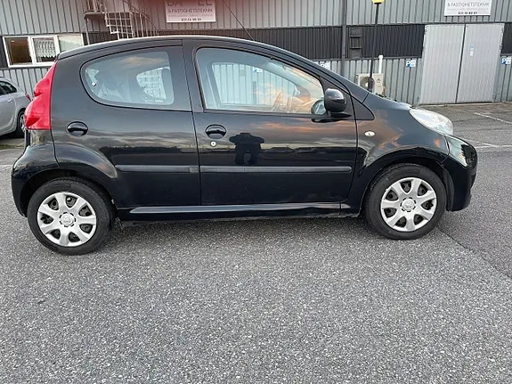 Peugeot 107 2011 photo 3