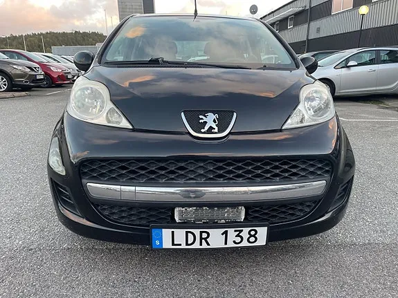 Peugeot 107 2011 photo 2