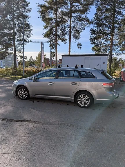 Toyota Avensis 2010 photo 2