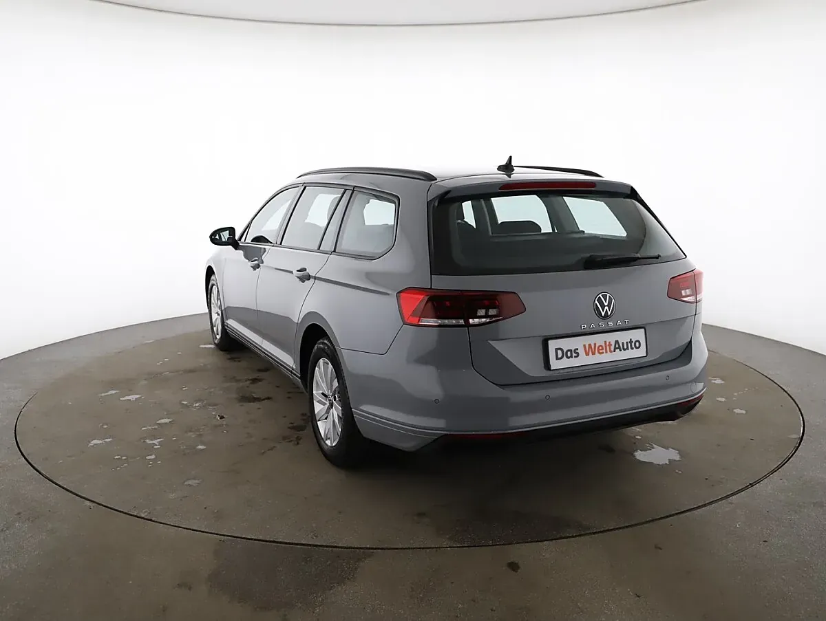 Volkswagen Passat 2022 photo 2