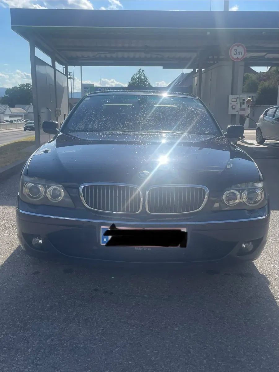 BMW 7 Series 2005 photo 2