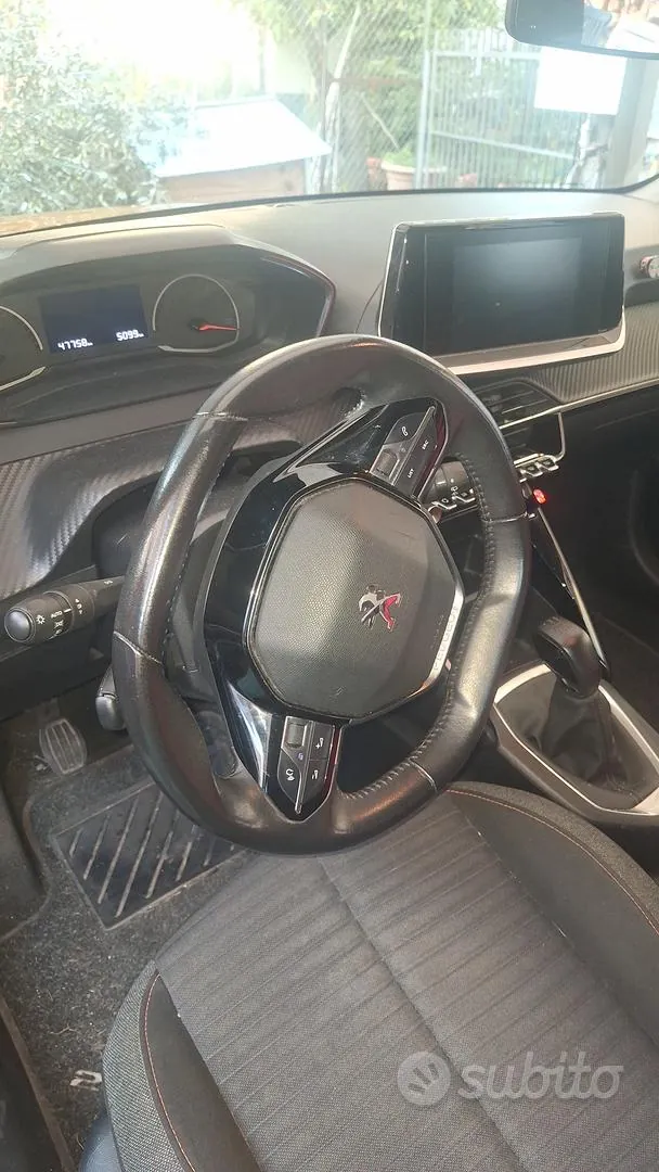 Peugeot 208 2022 photo 4