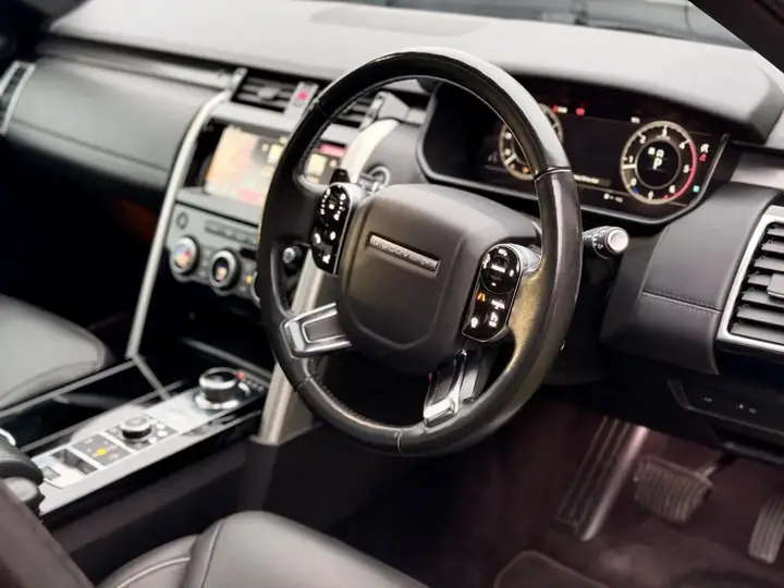 Land Rover Discovery 2018 photo 2