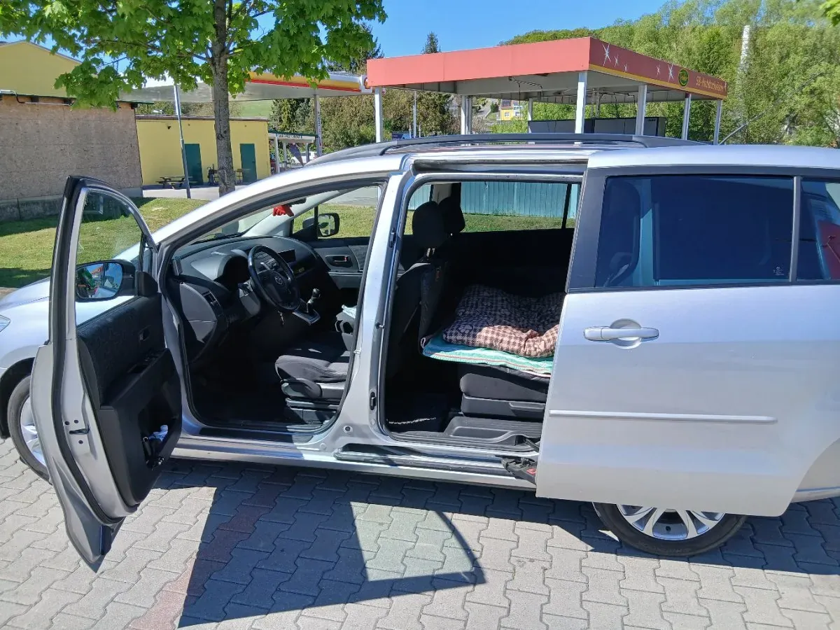 Mazda Mazda5 2009 photo 2