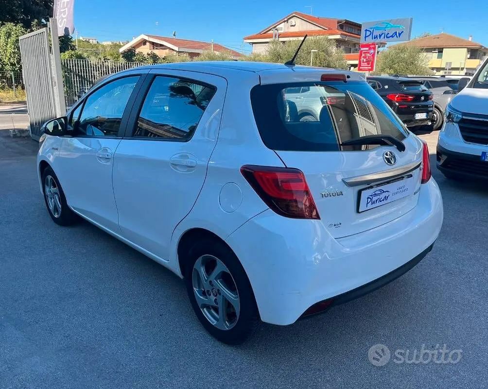 Toyota Yaris 2016 photo 3