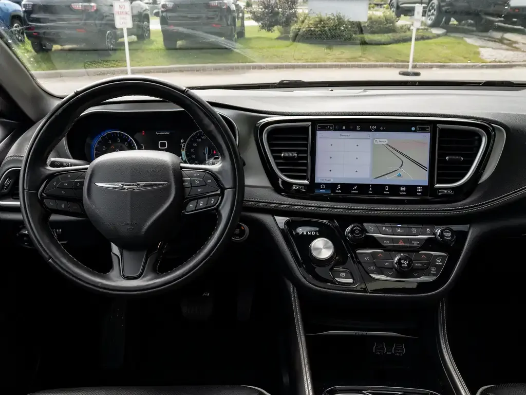Chrysler Pacifica 2022 photo 3