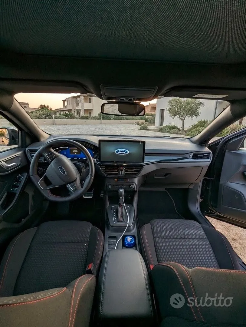 Ford Focus 2023 photo 2