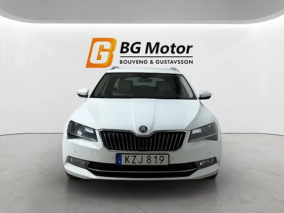 Skoda Superb 2016 photo 2