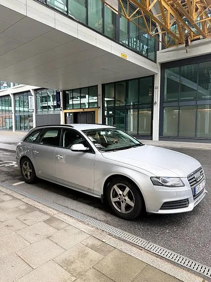 Audi A4 2012 photo 2