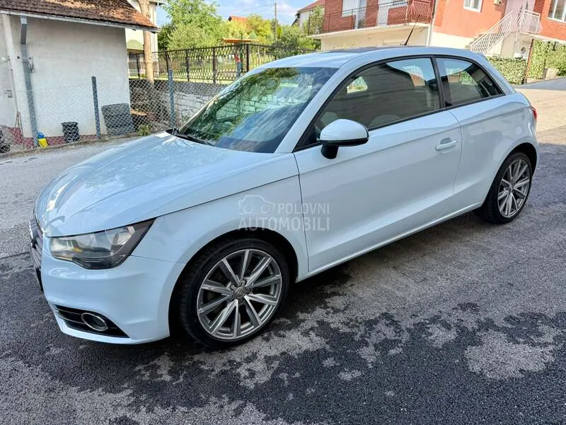 Audi A1 2010 photo 4