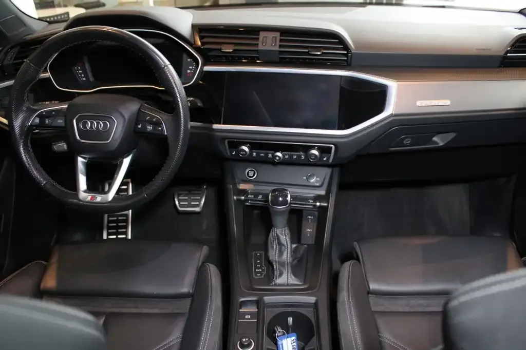 Audi Q3 2022 photo 4