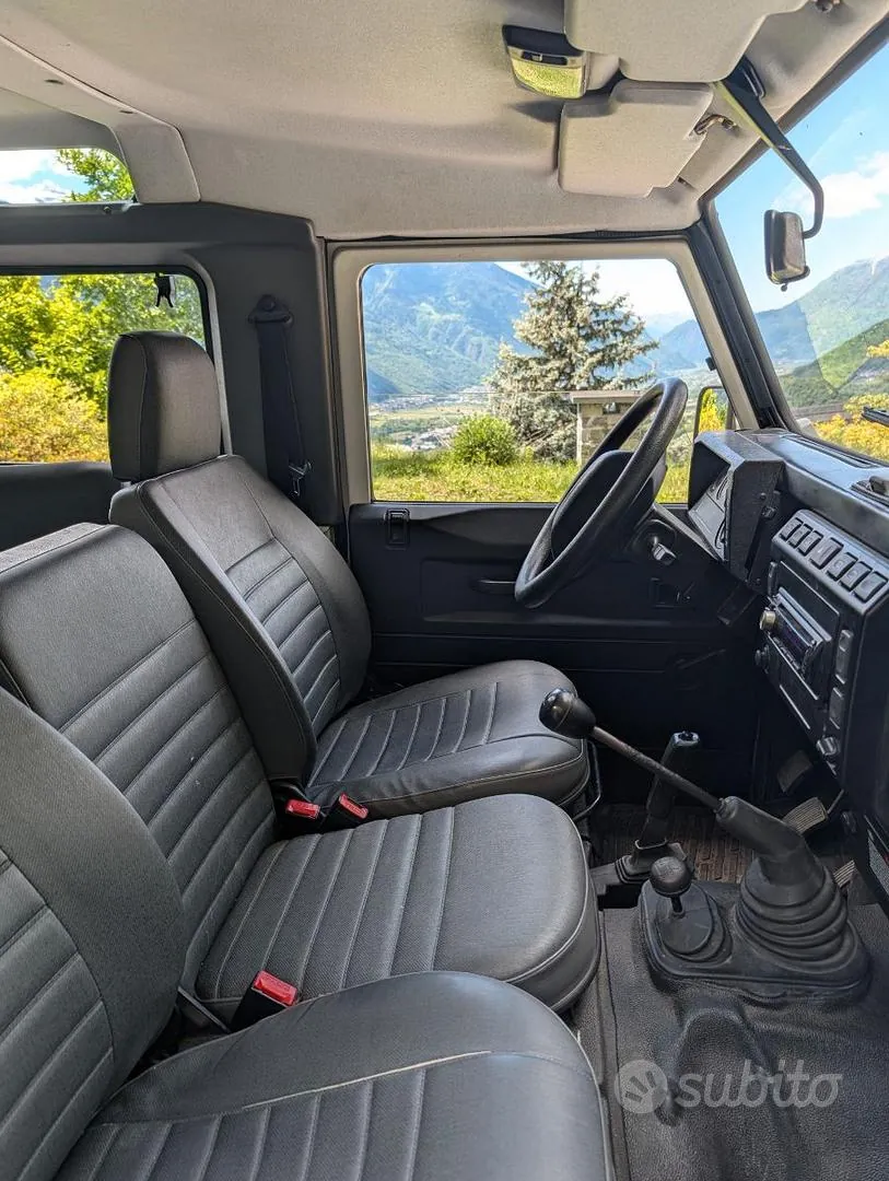 Land Rover Defender 2006 photo 5