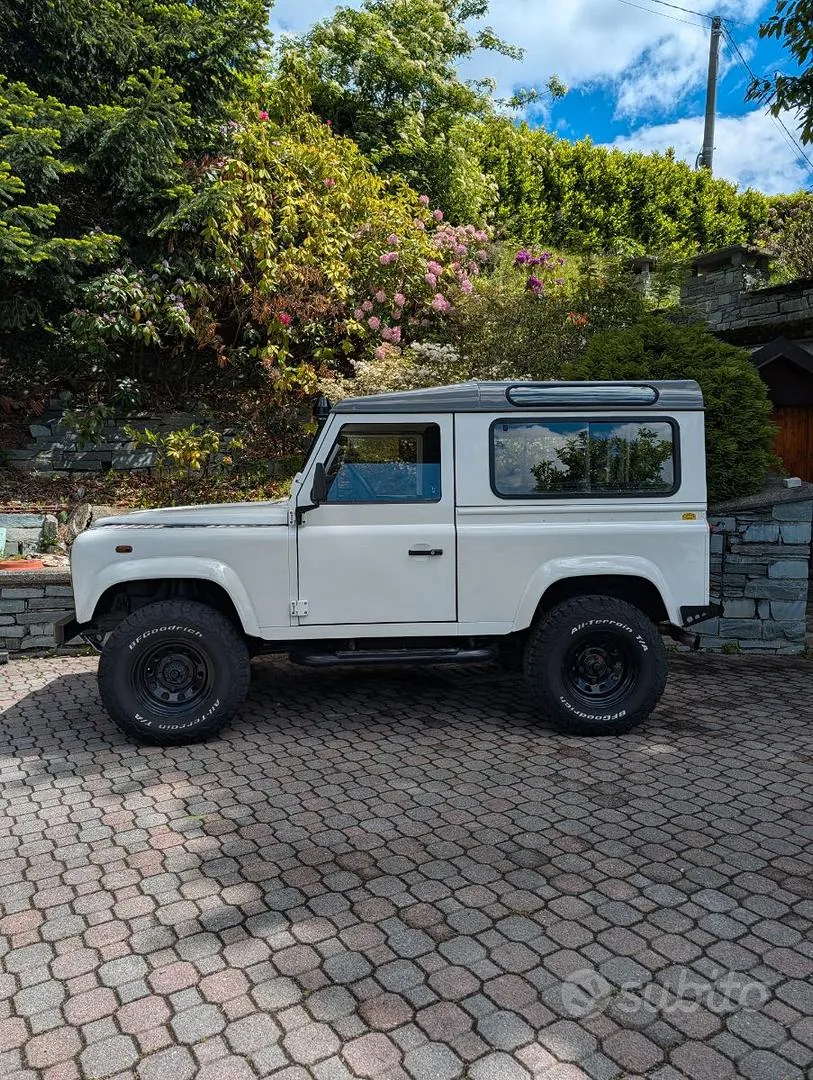 Land Rover Defender 2006 photo 3