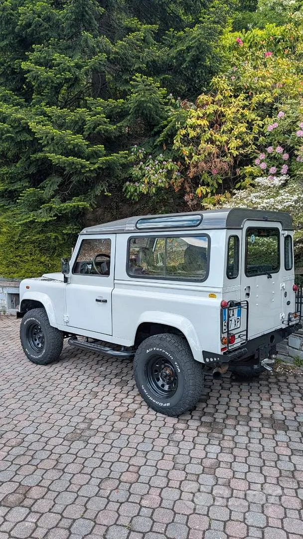 Land Rover Defender 2006 photo 2