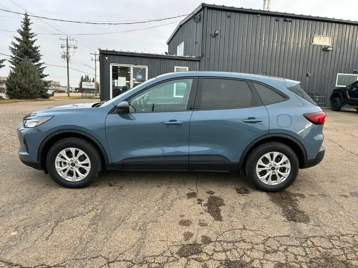 Ford Escape 2025 photo 2