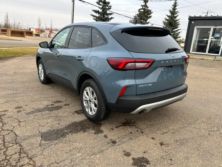 Ford Escape 2025 photo 3