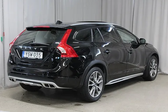 Volvo V60 Cross Country 2018 photo 2