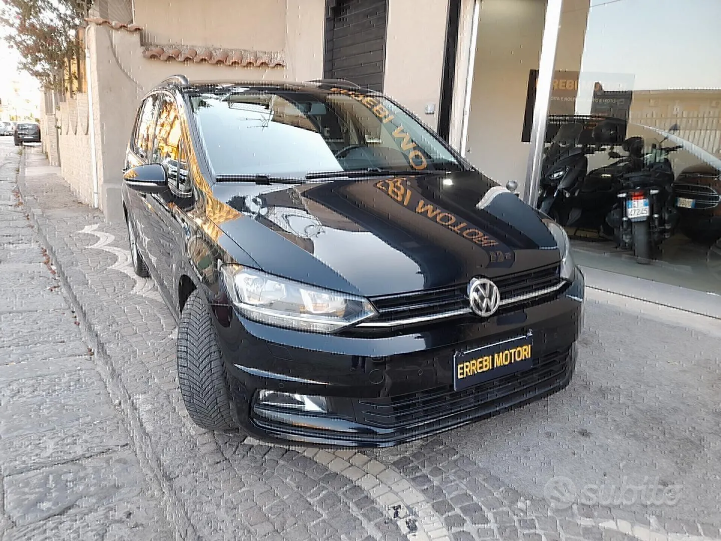 Volkswagen Touran 2017 photo 2