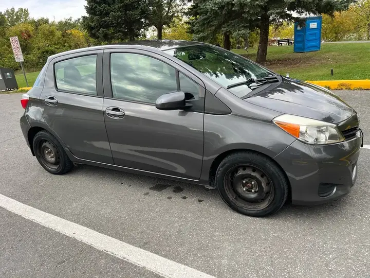 Toyota Yaris 2014 photo 2