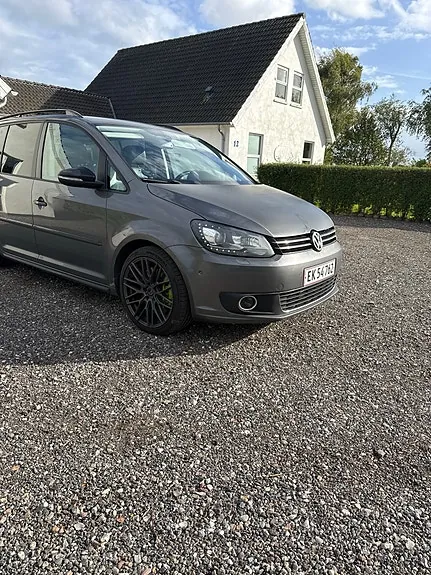 Volkswagen Touran 2014 photo 2