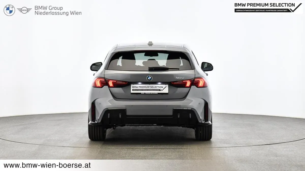 BMW 1 Series 2025 photo 2