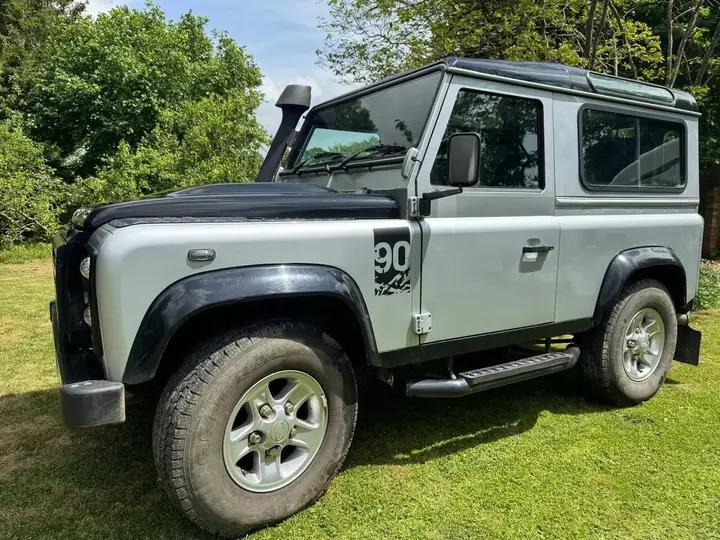 Land Rover Defender 90 2009 photo 4