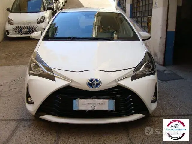 Toyota Yaris 2017 photo 2
