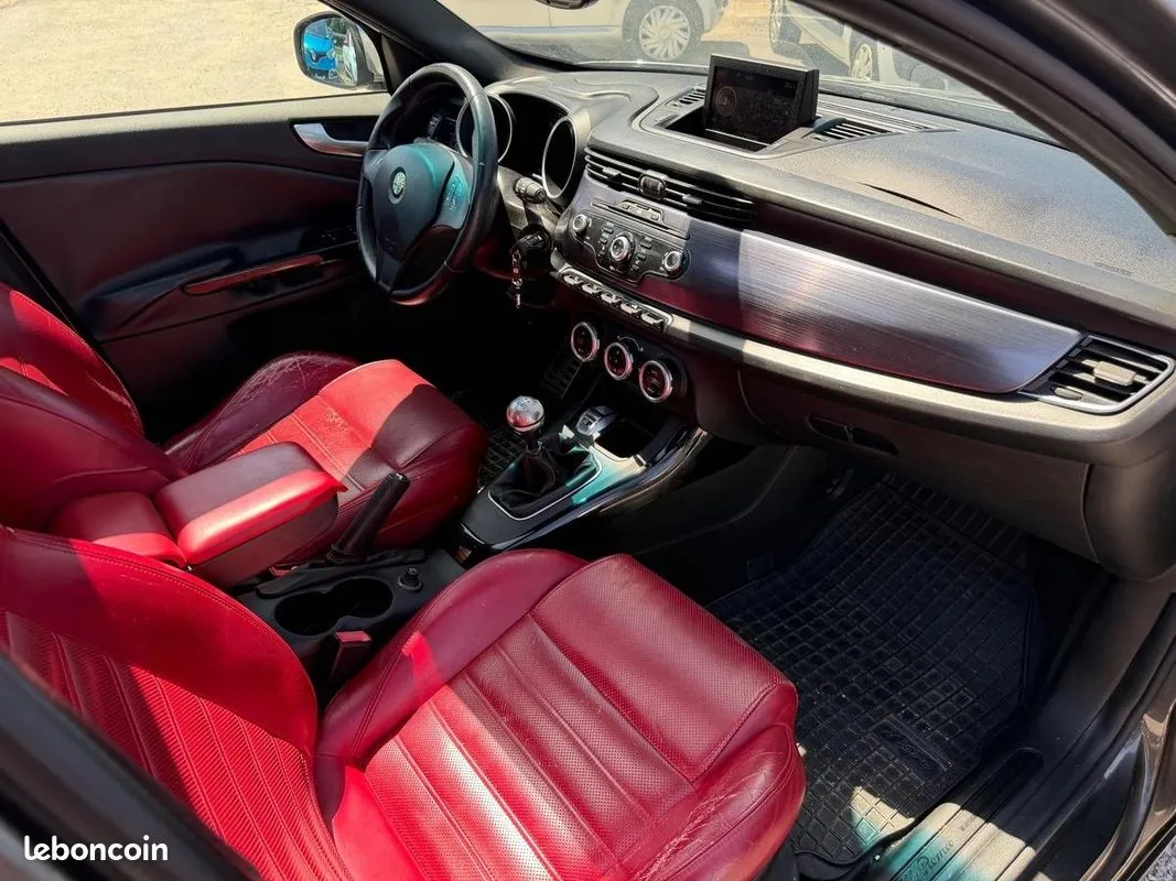 Alfa Romeo Giulietta 2011 photo 5