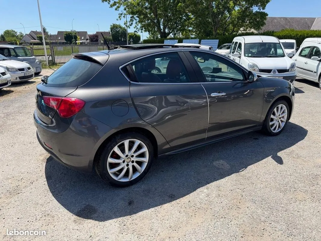 Alfa Romeo Giulietta 2011 photo 3