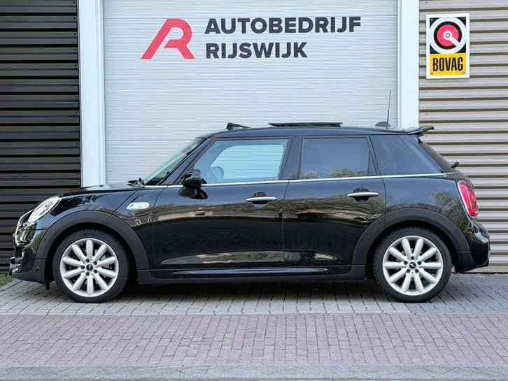 Mini Cooper S 2015 photo 2