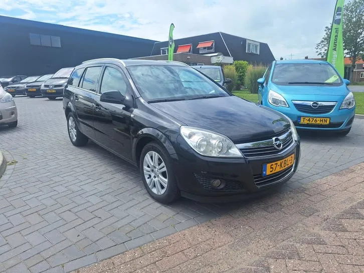 Opel Astra 2009 photo 2