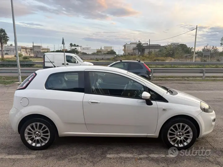 Fiat Punto Evo 2012 photo 4