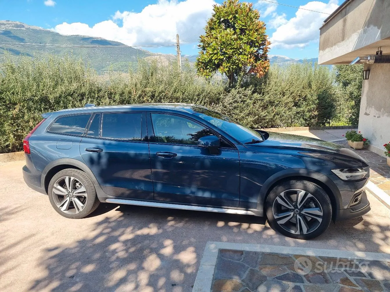Volvo V60 Cross Country 2024 photo 2